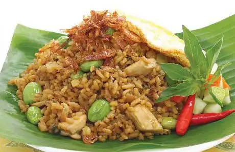 1. Iklan Nasi Goreng dengan Gambar Makanan Lezat